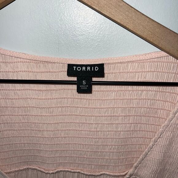 Torrid Crepe Smocked Blouse in pale pink size 5x - Picture 4 of 6
